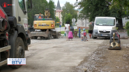 Mesto upravuje chodníky, parkoviská aj ihriská