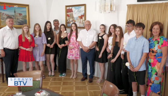 Mesto ocenilo žiakov s vyznamenaním